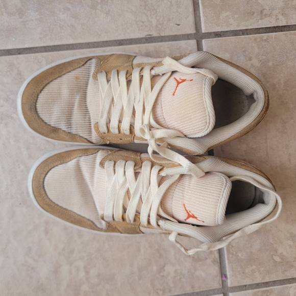 Nike Men's Beige and White Sneakers - Picture 2 of 4